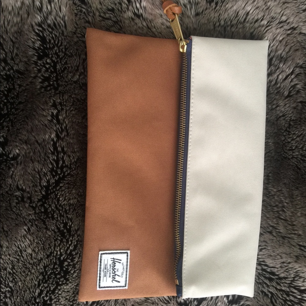 Nwot Herschel Clutch